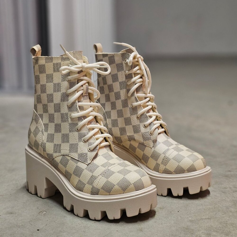 Checkered Platform Lace-Up Ankle Boots With Chunky Lug Soles - Beige & Cream - W